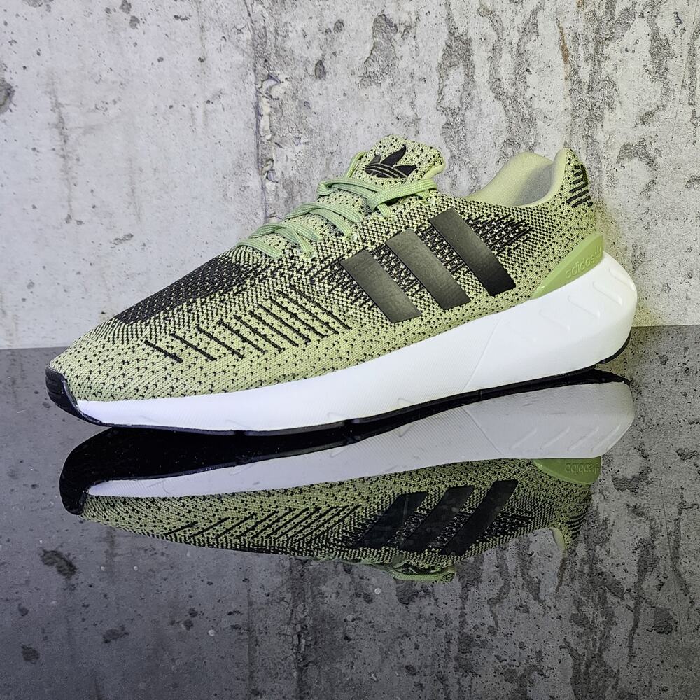 Adidas Men’s Swift Run 22 Originals Size 10